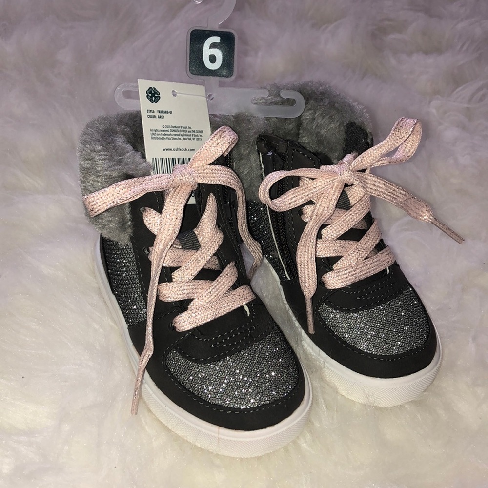 OshKosh Girls toddler shoe size 6 new with tags